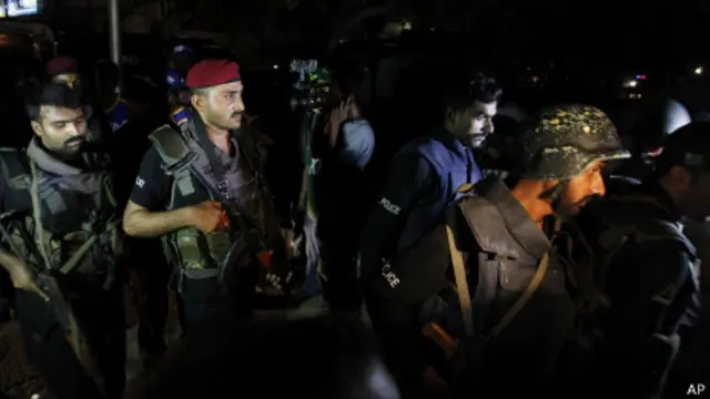 گزارش شده که پنج نفر از ماموران حفاظت در جریان این حمله کشته شده اند