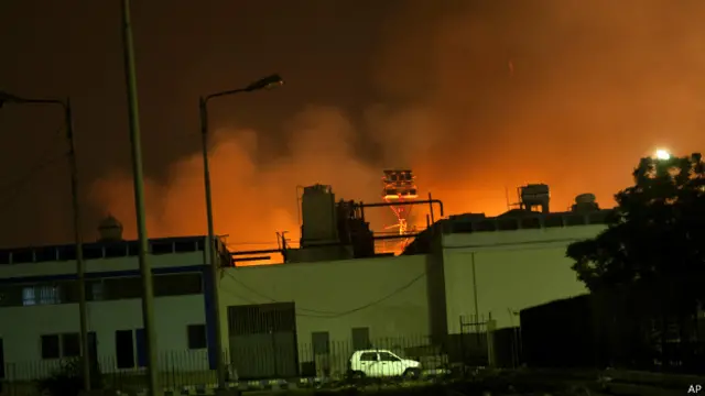 卡拉奇真納機場火光熊熊（8/6/2014）