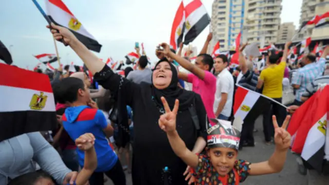 سیسي له مصریانو وغوښتل، چې له لانجې د هېواد په رایستلو کې همکاري وکړي.