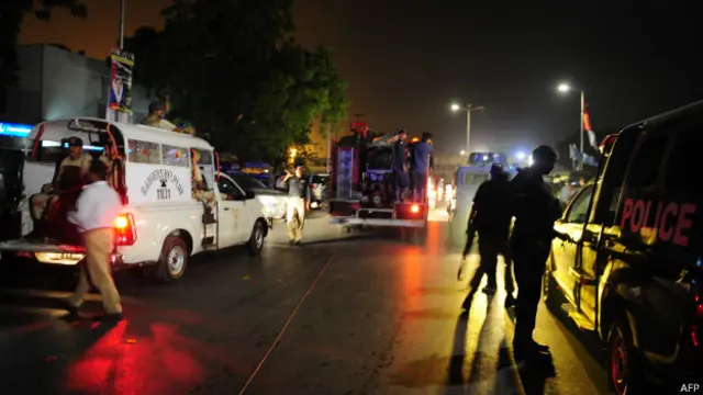 پی آئی اے کے اہلکاروں نے فورسز کو بتایا ہے کہ یہ حملہ آور دو گروہوں کی صورت آئے تھے اور ایک دوسرے مقام سے بھی نکل کر فائرنگ کرتے رہے