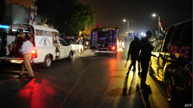 گزارش شده که درگیری به باند فرودگاه کشیده شده