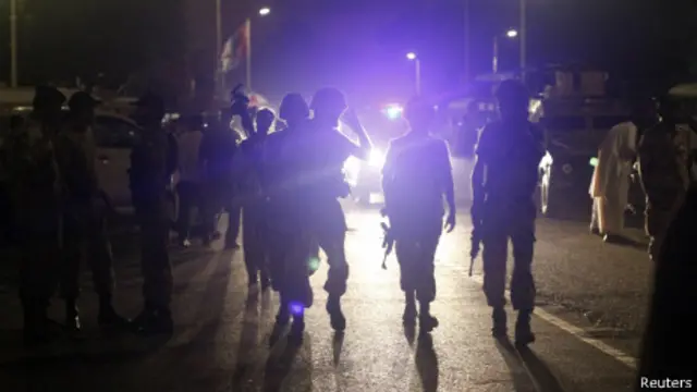 شبه نظامیان طرفدار دولت برای مقابله با مهاجمان وارد کارزار شدند