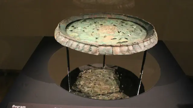 ویل کیږي، د افغانستان پټه خزانه د تاریخ مشهورې یوناني- باختري دورې پورې اړونده ده، او په دې نړیوال سفر کې د یو میلیون و اووه سوه زرو کسانو پام ځان ته راړولی دی.