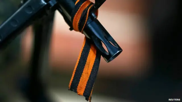 黑黄相间的丝带，表示对俄国的忠诚