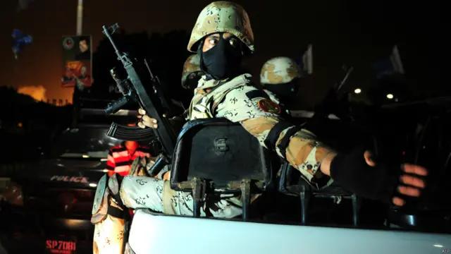 ابتدائی تحقیقاتی رپورٹ کے مطابق اے ایس ایف یعنی ایئرپورٹ سکیورٹی فورس کی جانب سے کارروائی کے بعد رینجرز اور پولیس نے آپریشن میں حصہ لیا اور حملہ آوروں کو گھیرے میں لے کر ہلاک کیا۔