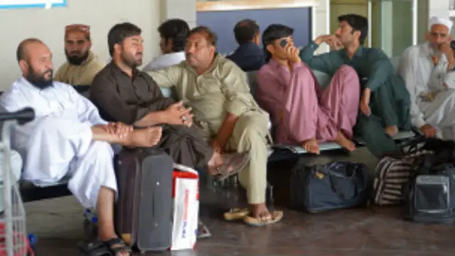 اتوار کی رات کراچی ایئرپورٹ پر شدت پسندوں کے حملے میں دس حملہ آوروں سمیت 28 افراد ہلاک ہو گئے تھے