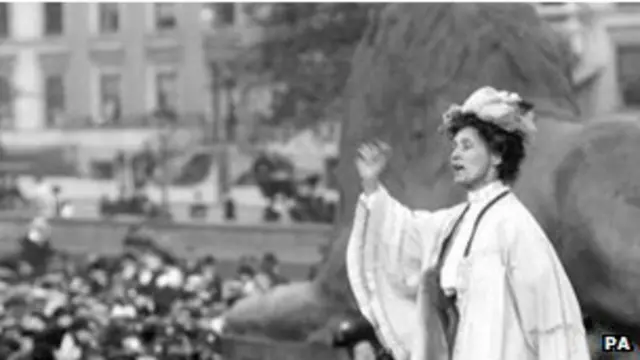 لم تشارك النساء بجهد كبير في الحرب إلا بعد انقضاء السنة الأولى من الصراع 