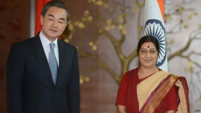 चीन के विदेश मंत्री वांग यी और सुषमा स्वराज