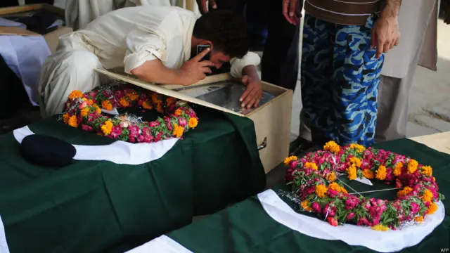 اے ایس ایف کی جانب سے کارروائی کے بعد رینجرز اور پولیس نے آپریشن میں حصہ لیا اور حملہ آوروں کو گھیرے میں لے کر ہلاک کیا۔