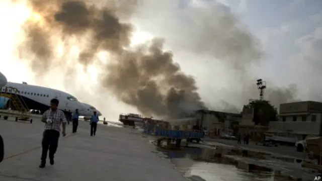 අත්බෝම්බ හා ස්වයංක්රිය ගිනි අවි යොදා ගනිමින් ගුවන් තොටුපළ ප්රහාරය දියත් කර තිබේ