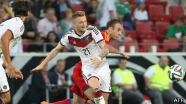 Marco Reus, da Alemanha, em jogo contra a Armênia