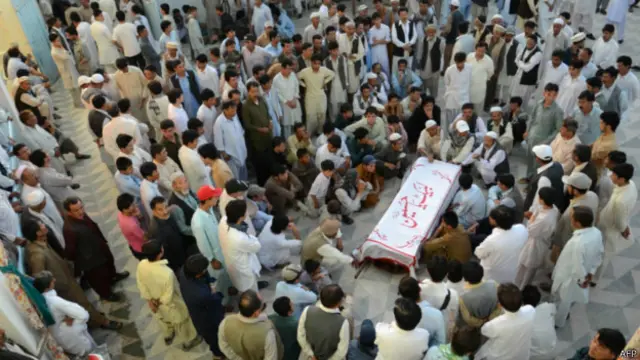 پاکستان کے صوبہ بلوچستان میں ایرانی سرحد کے قریب علاقے تفتان میں اتوار کی شب خود کش حملے اور دھماکوں کے نتیجے میں دس خواتین سمیت 25 زائرین ہلاک ہوئے تھے