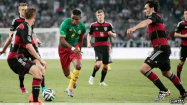 Eto'o em ação no amistoso de Camarões contra a Alemanha