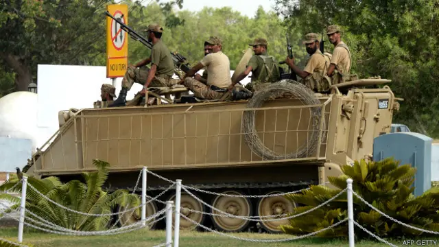 කරච්චි ගුවන් තොටුපලේ ගුවන් ගමන් නැවත අත්හිටුවා ඇති බව බලධාරීහු පවසති