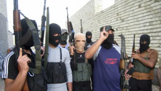 د موصل اوسېدونکو رسنیو ته ویلي چې اورپکې ډلې وايي دوی د موصل آزادۍ ته راغلي او له هغه چا سره به جنګېږي چې پر دوی برید کوي.