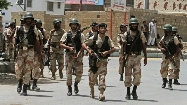 شدت پسند اے ایس ایف کیمپ کے قریب فائرنگ کرنے کے بعد وہاں سے فرار ہو گئے ۔ 