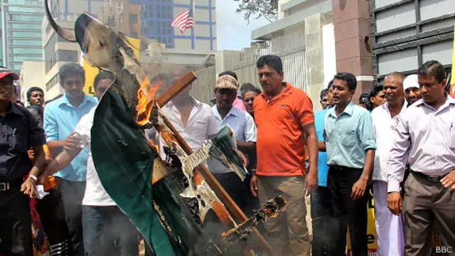 ගිනි බත් කළ ජයලලිතා රූපය