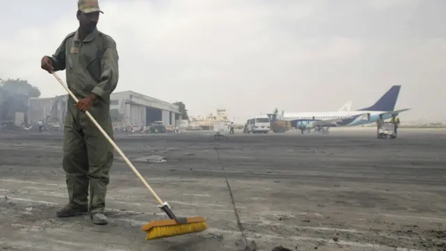 پر هوايي اډې له برید سمدستي وروسته د زیانمنو شویو ځایونو پاکولو پیل شول او څو ساعته وروسته الوتنې هم پیل شوې.