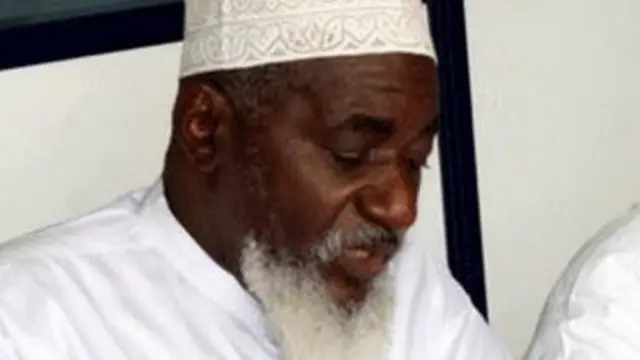 تفيد التقارير بأن إدريس كان قد تلقى تهديدات من جانب متشددين إسلاميين.