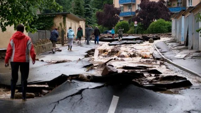 Поврежденная дорога