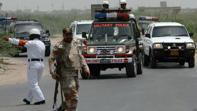 جس جگہ فائرنگ ہوئی اسی علاقے میں اے ایس ایف کا ریڈار بھی نصب ہے۔فائرنگ کی اطلاع ملتے ہی رینجرز، پولیس اور اے ایس ایف کی بھاری نفری طلب کر لی گئی جبکہ کراچی ایئر پورٹ کی طرف جانے والے تمام راستے بند کر دیے گئے۔