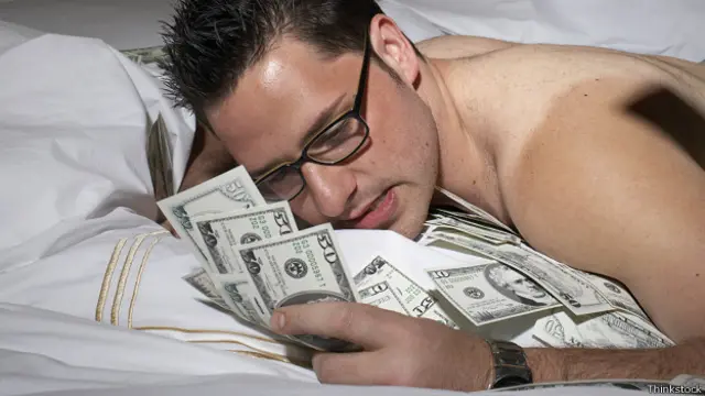 С долларами в постели