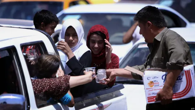 لم يستطع الكثير من النازحين التزود بما يكفيهم من أطعمة ومياه قبل فرارهم.