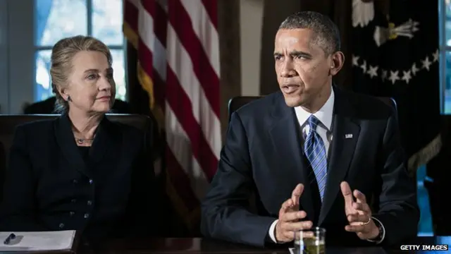 हिलेरी क्लिंटन के साथ बराक ओबामा.