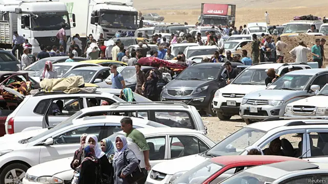 اطلاعات کے مطابق موصل میں متعدد پولیس سٹیشن جلا دیے گئے ہیں اور سینکڑوں قیدیوں کو رہا کروا لیا گیا