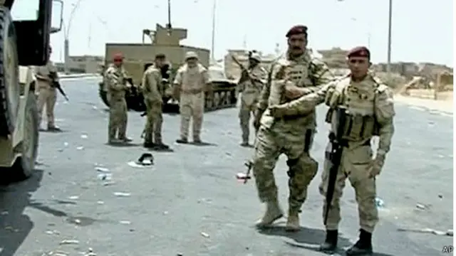 ارتش عراق در برابر حملات شبه نظامیان داعش به موصل از این شهر عقب نشینی کرد