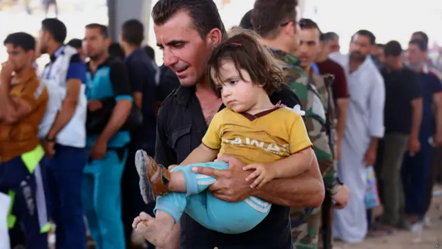 इराक़, मूसल, चरमपंथियों का नियंत्रण, शहर छोड़ने को मजूबर नागरिक