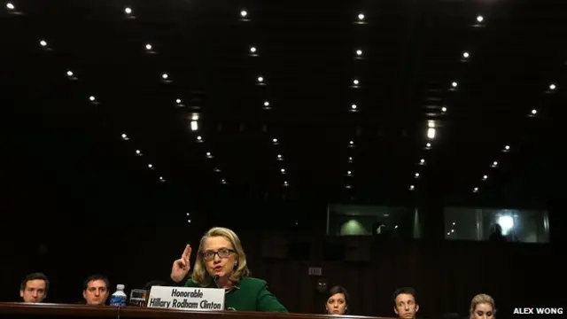 خانم کلینتون می‌گوید حمله صورت گرفته در بنغازی را نباید سیاسی کرد