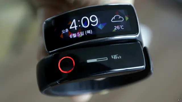 Умный браслет фирмы LG - lifeband touch