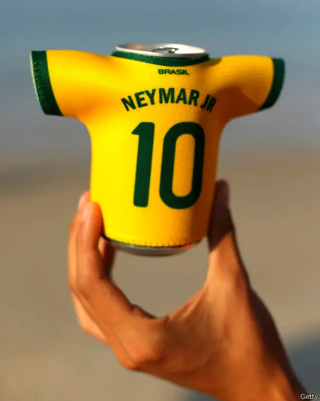 د برازيل نړیوال جام تر ټولو لګښتي جام بلل شوی او شاوخوا يو ميليارد ډالره پرې لګول شوي دي. 