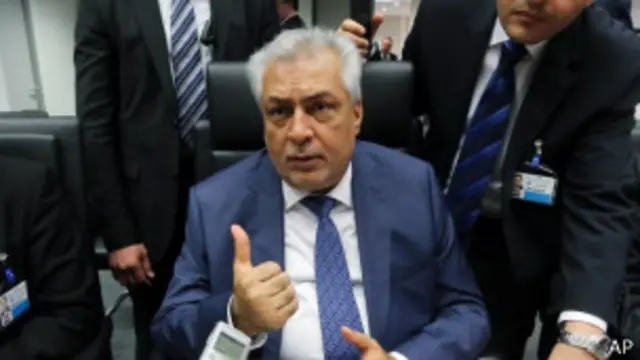 وزیر نفت عراق: نیروهای دولتی از عهده شورشیان برمیآیند