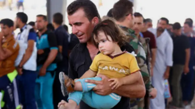 بیش از یک کرور نفر موصل را ترک کرده و به مناطق دیگری در عراق پناه برده‌اند