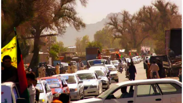 لغمان. هواداران آقای غنی در این روز با نصب پوستر و پرچم بر خودروهای خود در شهرهای مختلف کشور گردش کردند.