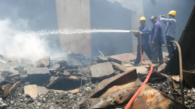 قتل 39 شخصا على الأقل في الهجوم على المطار في كراتشي.