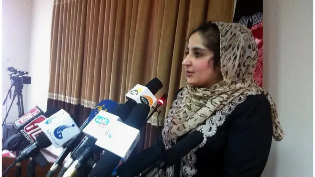 انارکلی هنریار عضو مجلس سنا در همایشی به حمایت از نامزدی آقای عبدالله سخنرانی کرد.