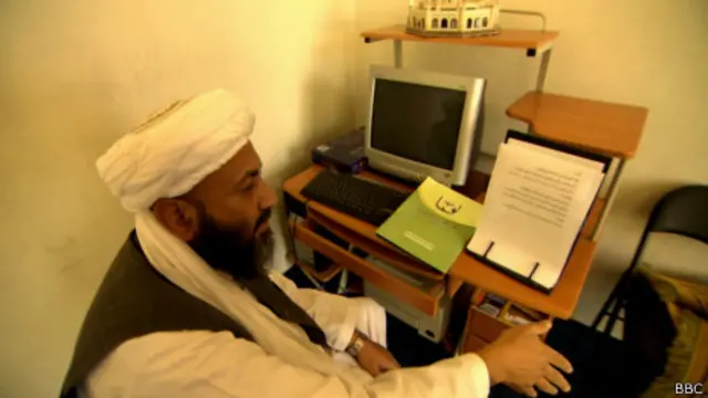 آقای متوکل می‌گوید روی ترجمه کوتاه و نو قرآن به زبان پشتو کار می‌کند