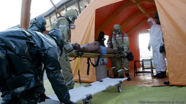 Militares participam de exercício de socorro a vítimas de atentado (foto Felipe Barra I Ministério da Defesa 31/05/2014)