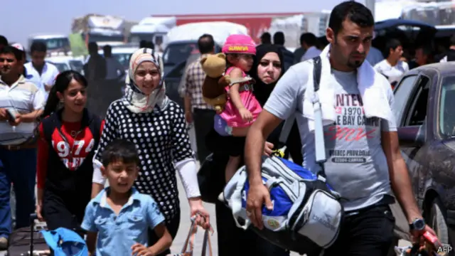 توجه معظم الفارين إلى المدن الكردية في الشمال.