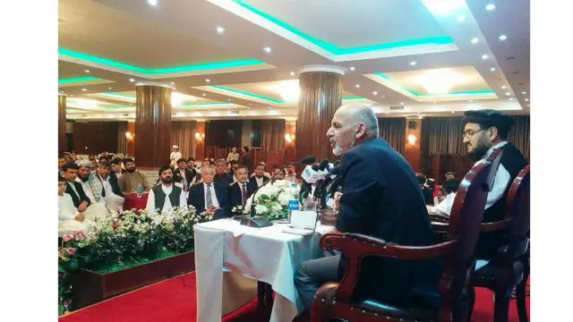 اشرف غنی احمدزی دیروز در گردهمایی در مورد وضعیت رسانه‌ها در افغانستان شرکت کرد و بر رسانه‌های آزاد به عنوان یک رکن اصلی نظام دموکراتیک تاکید کرد. 