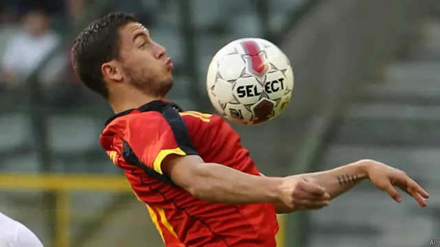 Mourinho pernah mengkritik Hazard sebagai pemain yang kurang mampu bermain bertahan.