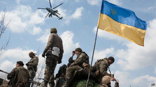 Украинские военные ведут АТО в Донбассе
