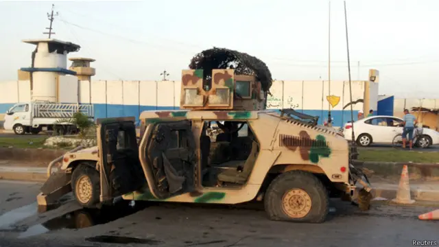 آلية محترقة للجيش العراقي في تكريت