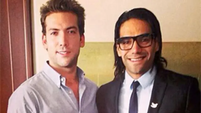 Martín Santos con Falcao y la paloma de la paz