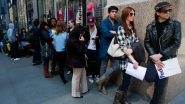 كشفت الدراسة أن خسارة المرء لعمله أو لمنزله أو تراكم الديون عليه من ابرز العوامل التي تدفع المرء للانتحار