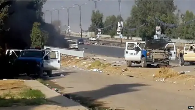 Xe của lực lượng an ninh Iraq bị phá hủy ở Mosul