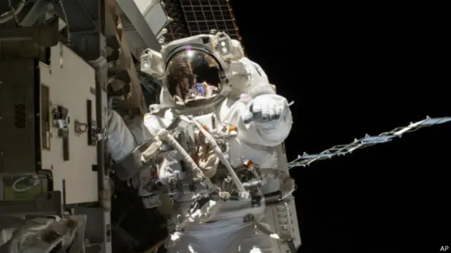 Astronot AS, Steve Swanson, akan menyaksikan laga piala dunia dari televisi.